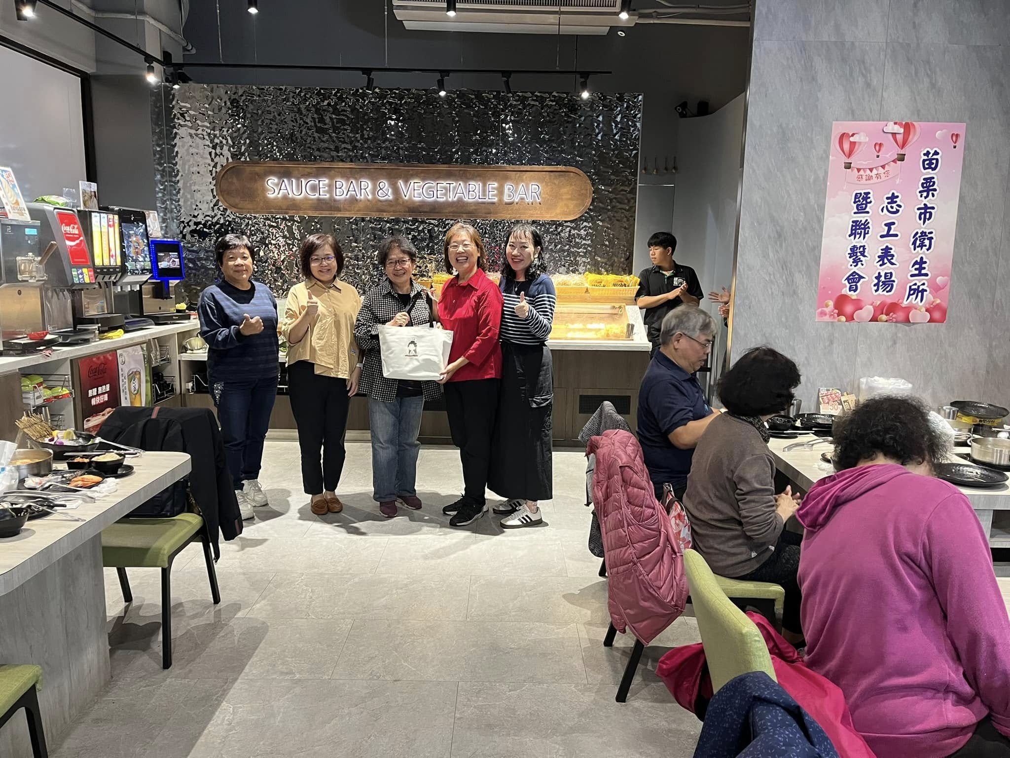 苗栗市衛生所頒發113年志願服務時數前三名志工~吳玉貞志工勇奪第二
