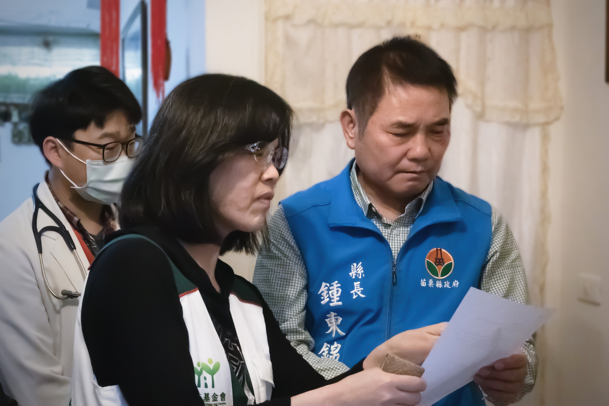 白沙屯媽祖走出去，為全國人民祈福；公費醫師留下來，為苗栗人民帶來愛與更完整的照護。