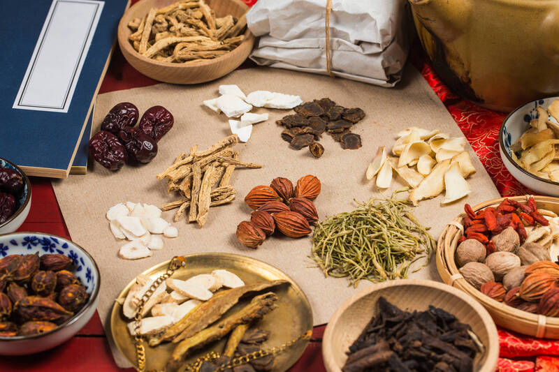 民眾應向合格中藥商購買藥材，才能確保權益。