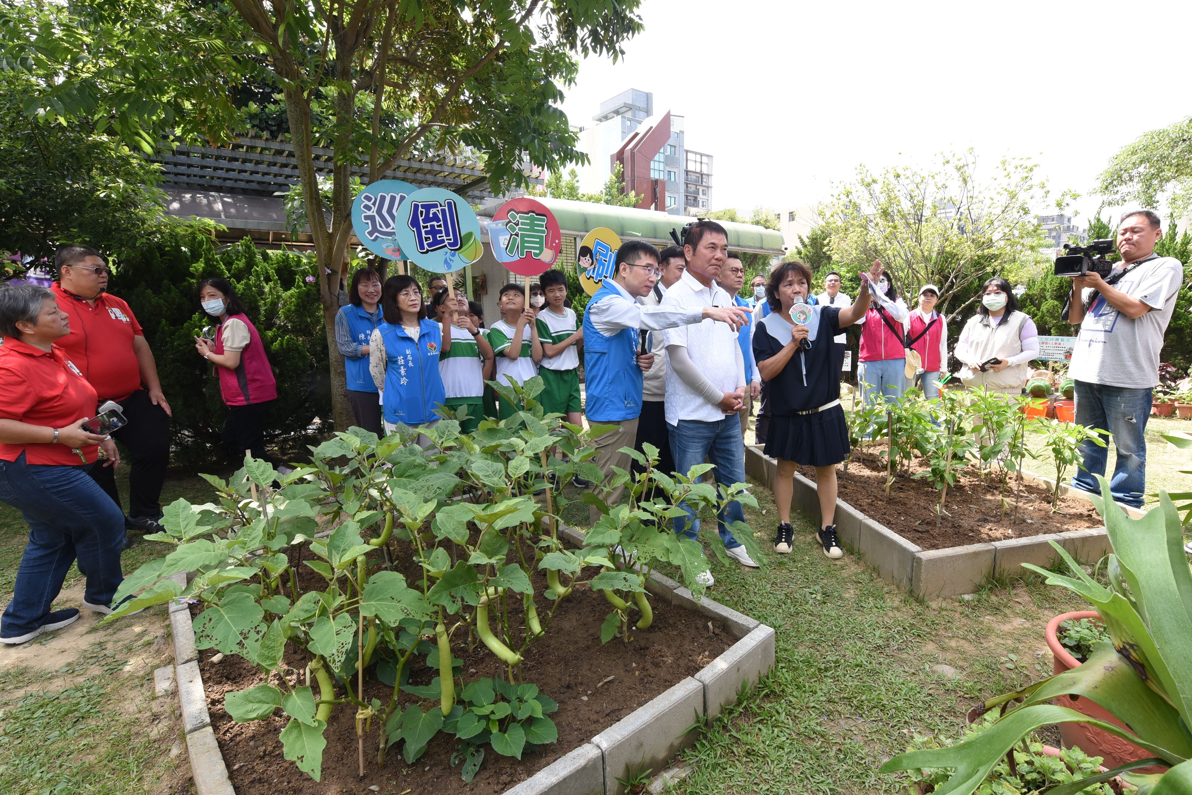 校園防疫大作戰培養小尖兵　全力阻絕登革熱與腸病毒於縣外 文山國小王淑美校長主持，衛生局楊文志局長說明
